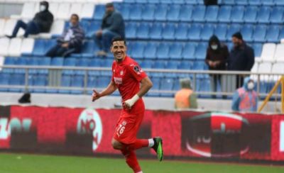 فيصل فجر يقود فريقه للفوز في الدوري التركي