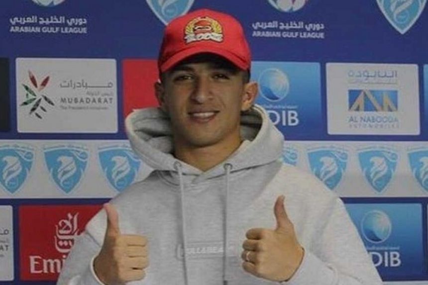 لاعب يوقع بالدوري الإماراتي مرتديا قبعة الوينرز