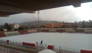 توقف مباراة شباب أطلس خنيفرة و أولمبيك الدشيرة بسبب تساقط الثلوج