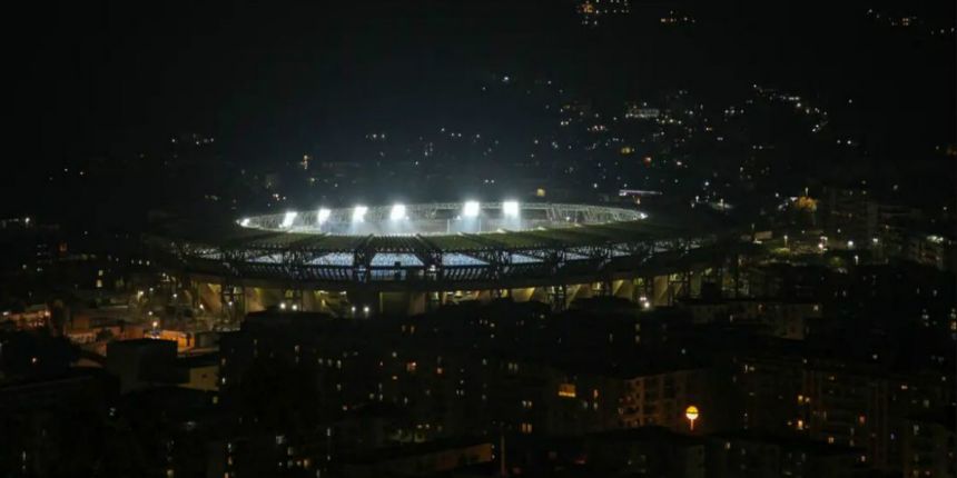 إيطاليا تقرر إطلاق إسم مارادونا على هذا الملعب