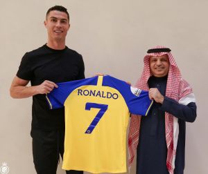 الماركا الإسبانية تكشف عن تفاصيل العقد الخيالي لرونالدو رفقة النصر السعودي