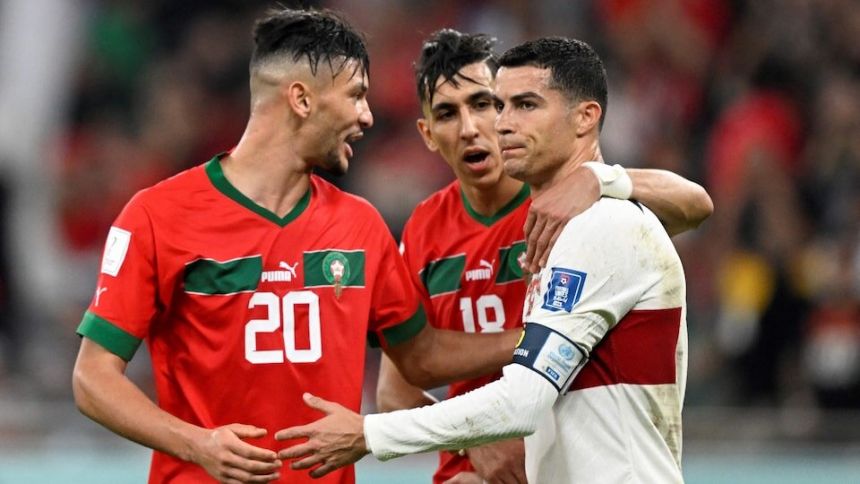 عروض روسية و تركية لمدافع المنتخب المغربي بعد مشاركته بالمونديال
