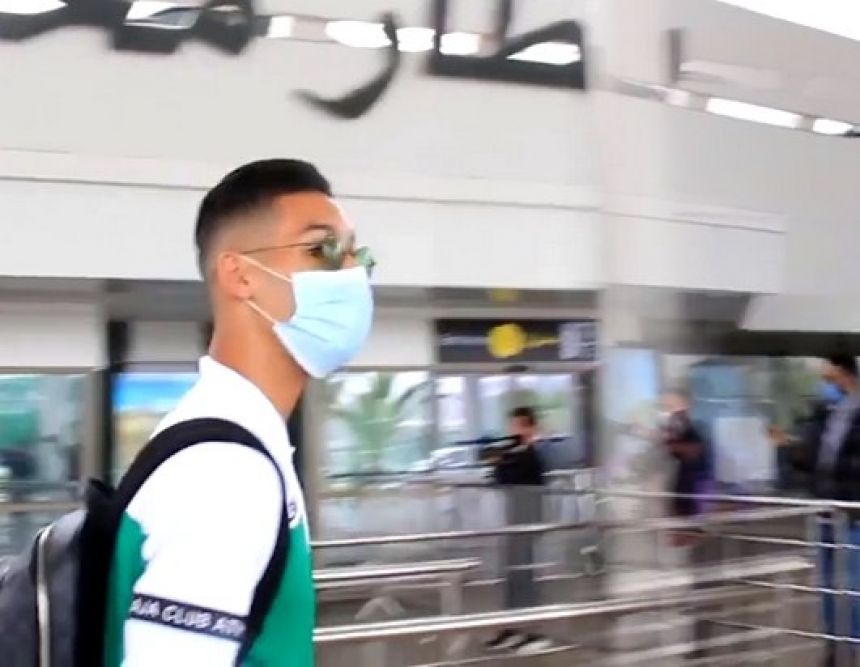 فيديو : بدر بانون يحتقر الصحافيين المغاربة بالمطار قائلا تهنيت منكم