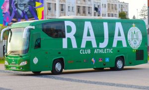 جماهير الرجاء تهاجم حافلة الفريق بعد الهزيمة أمام أولمبيك آسفي