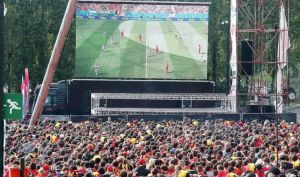 وضع شاشات عملاقة بالساحات العمومية لمشاهدة مباريات المنتخب المغربي