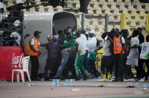 وفاة طبيب الكشف عن المنشطات تابع للكاف في أحداث شغب مباراة نيجيريا ضد غانا